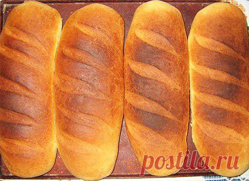 Домашние батоны. Испечь домашний батон очень просто. Полагаю с этим рецептом справится даже самая не опытная хозяйка. Смотрите рецепт здесь http://zapekan-ka.ru/domashnie-batony/