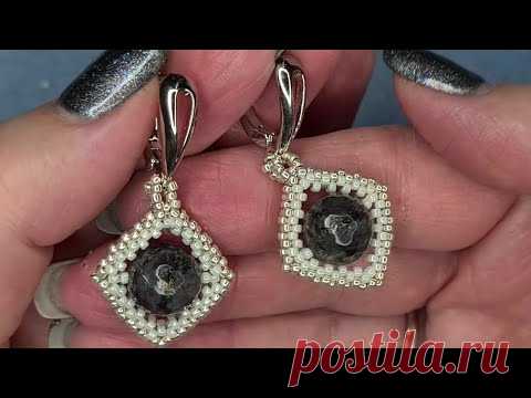 ПЛЕТЕМ из бисера РАМКУ для бусины и собираем ТРИ пары серег.