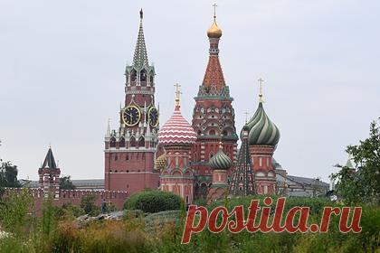 В РПЦ призвали проявить снисхождение к оголившей грудь возле храма модели. В РПЦ призвали проявить снисхождение к оголившей грудь возле храма Василия Блаженного модели. Зампред Синодального отдела по взаимоотношению церкви с обществом и СМИ Вахтанг Кипшидзе считает, что 22-летнюю Лолиту Богданову можно простить, если она не просто извинится, но и раскается.