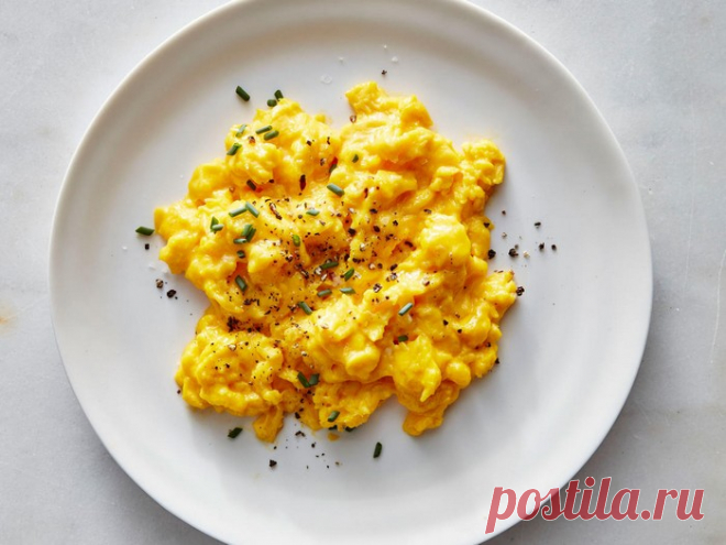 Неожиданный ингредиент для вкусной яичницы, который поможет даже тем, у кого с готовкой не складывается