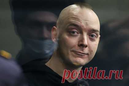 Ходатайство Сафронова о прекращении его дела отклонили. Следователь ФСБ Александр Чабан отказался принять ходатайство защиты обвиняемого в госизмене бывшего журналиста и советника главы «Роскосмоса» Ивана Сафронова о прекращении его уголовного дела. По словам адвоката, юристам не позволили пронести ходатайство в здание Следственного управления ФСБ.