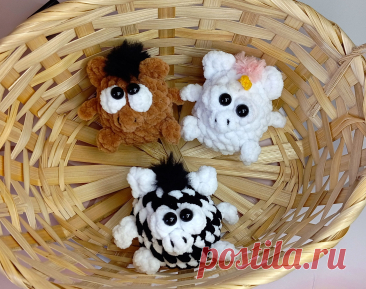 PDF Лошадка, зебра и единорог крючком. FREE crochet pattern; Аmigurumi toy patterns. Амигуруми схемы и описания на русском. Вязаные игрушки и поделки своими руками #amimore - плюшевая лошадь с единорогом и зеброй, маленькая лошадка из плюшевой пряжи, конь.