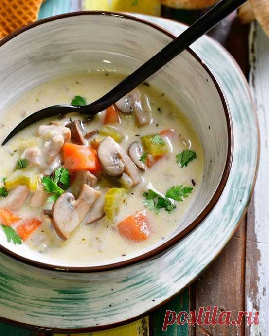 ​Сливочный суп с курицей и грибами