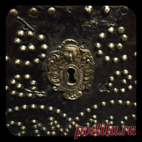 (1) Facebook