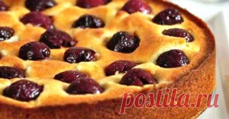 Рецепт пирога с вишней на кефире Пирог готовится довольно быстро, получается воздушным и нежным. Вишню можно брать любую.