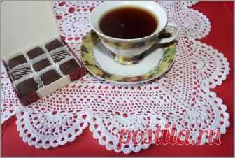 Ажурная дорожка крючком Я увидела такую дорожку у своей интернет-знакомой в ее кулинарном журнале  на ivejournal.com  и это была любовь с первого взгляда....Захотелось связать нечто подобное...