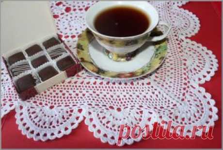 Ажурная дорожка крючком Я увидела такую дорожку у своей интернет-знакомой в ее кулинарном журнале&nbsp; на ivejournal.com&nbsp;&nbsp;и это была любовь с первого взгляда....Захотелось связать нечто подобное...