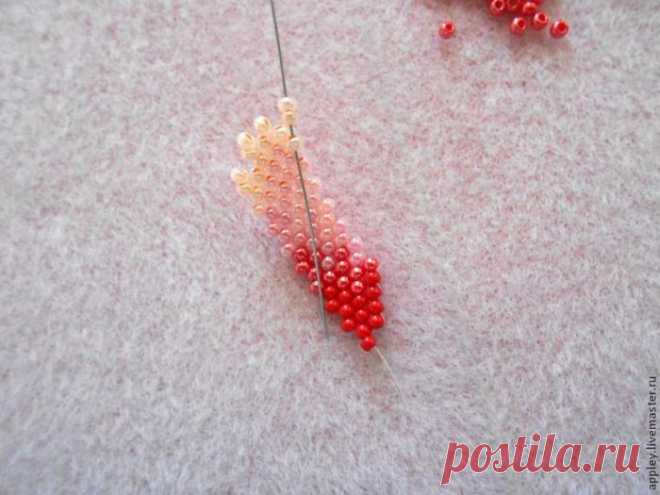 Как сделать маленький цветок из бисера