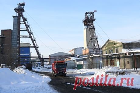В Кузбассе началась эвакуация шахты «Комсомолец». В Кузбассе в городе Ленинск-Кузнецкий Кемеровской области из-за проблем с проветриванием началась эвакуация шахты «Комсомолец». Сообщается, что ее работа приостановлена, и на поверхность выводят 56 горнорабочих. Обстоятельства происшествия пока уточняются.