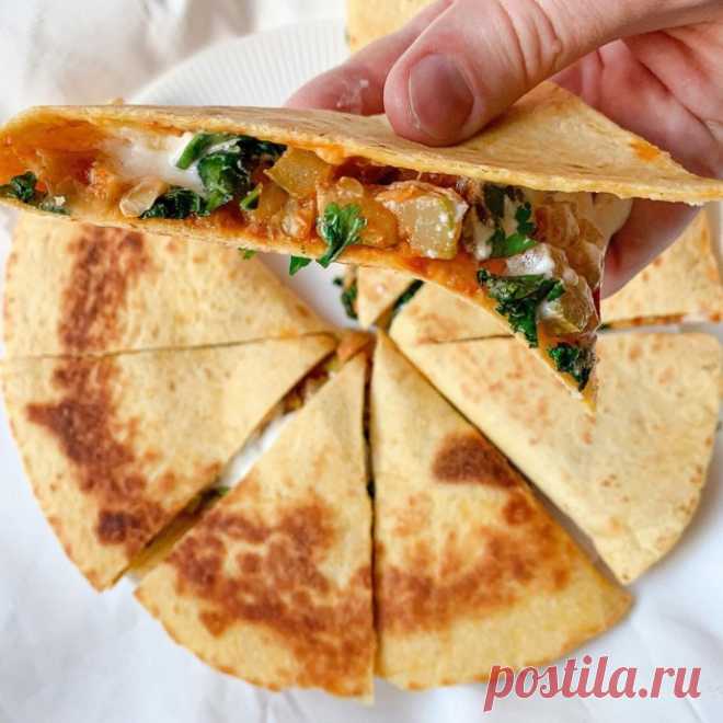 ​Тортилья с кабачком, халапеньо и фетой