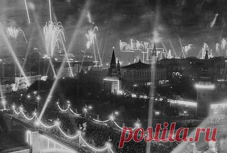 Москва. Салют Победы 9 мая 1945 года