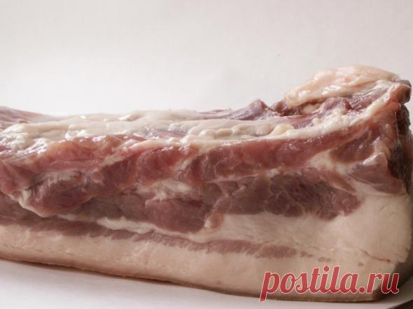 ГРУДИНКА СОЛЕНАЯ С ДВУМЯ ВИДАМИ СПЕЦИЙ.