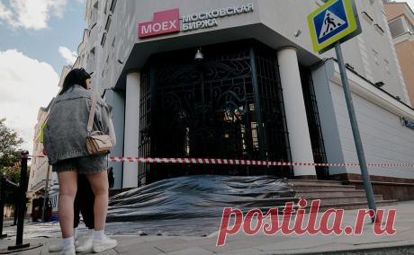 Сайт Мосбиржи перестал открываться. Сайт оставался недоступным недолго. Инвестиционные приложения банков и брокеров работали штатно