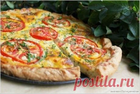 Новости
&quot;Творожный пирог с сыром и томатами&quot;

Ингредиенты:
-готовое слоеное тесто - 250 г
-творог - 200 г
-сыр (типа &quot;Российский&quot;) - 150 г
-1 томат
-2 ч.л. сметаны
-1 яйцо (разделить на белок и желток)
-зелень укропа
-соль, перец - по вкусу
-орегано - опционально
-сливочное масло для смазывания формы