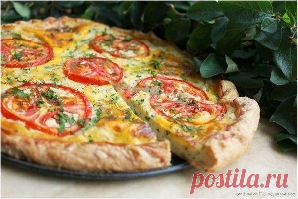 Новости
"Творожный пирог с сыром и томатами"

Ингредиенты:
-готовое слоеное тесто - 250 г
-творог - 200 г
-сыр (типа "Российский") - 150 г
-1 томат
-2 ч.л. сметаны
-1 яйцо (разделить на белок и желток)
-зелень укропа
-соль, перец - по вкусу
-орегано - опционально
-сливочное масло для смазывания формы