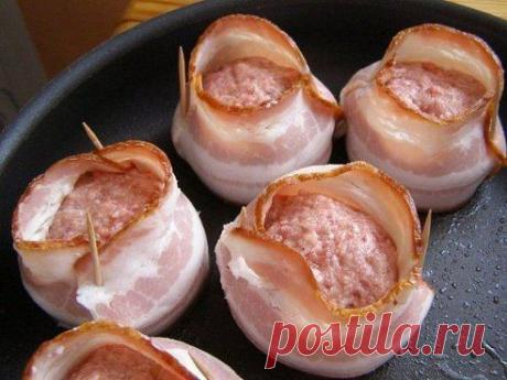 Горячая закуска «Буржуй в телогрейке» - хит любого застолья. Разлетается на «ура»! Рецепт и пошаговый способ приготовления здесь >>> https://good.slenderlady.ru/goryachaya-zakuska-burzhuy-v-telogreyke/