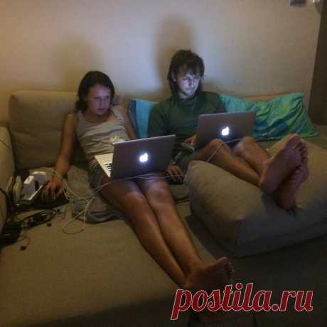 (1) Facebook