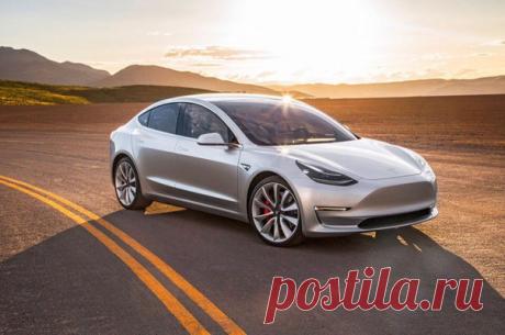 Tesla официально представила серийную версию электрокара Model 3. Будет две версии: Model 3 Standart с запасом хода 354 км и разгоном 0-97 км/ч за 5,6 с, а также «долгоиграющая» Model 3 Long Range с запасом в 500 км и разгоном за 5,1 с. Вместо ключа —смартфон, вместо приборки — планшет. Цена от $35 000.