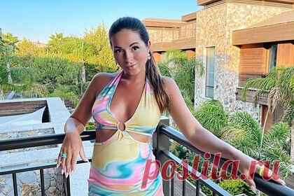 Беременную певицу Нюшу ограбили в Испании. Беременную певицу Анну Шурочкину, выступающую под псевдонимом Нюша, ограбили во время отдыха в Испании. Инцидент произошел в Барселоне. Поп-исполнительница рассказала, что оставила арендованный автомобиль на парковке. По ее словам, по возращении она обнаружила, что грабители вынесли из машины все ее личные вещи.