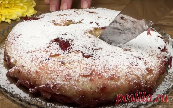 Знаменитый клубничный торт с 1 яйцом. Рецепт без духовки: вкусно и быстро Клубничный торт — это десерт, который любят во всём мире. Он сочетает в себе сладость и кислинку, создавая неповторимый вкус. История этого торта уходит корнями в далёкое прошлое, когда клубника была доступна только богатым людям. Первые упоминания о клубничном торте можно найти в кулинарных книгах XVIII века. Тогда он представлял собой пирог с клубникой, залитый […]