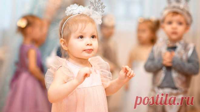 Родителям дали советы, которые помогут сэкономить в новогодние праздники. Новый год связан с большими тратами для родителей, которые хотят устроить праздник для детей. О том, какие правила помогут им сэкономить, kp.ru рассказала школьный психолог Наталья Долженкова. Так, эксперт рекомендует ограничиться ...