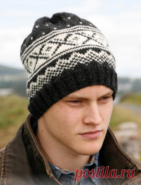 Мужская шапка спицами с жаккардовым узором