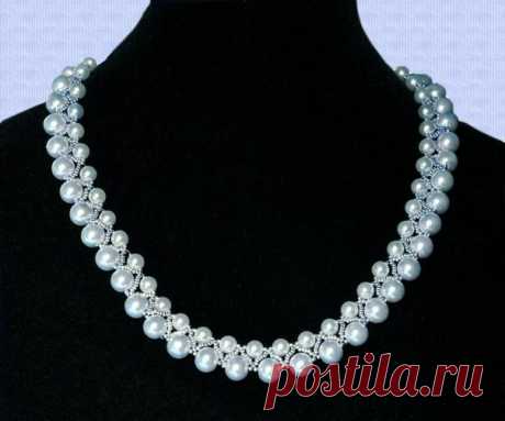 Ожерелья из бисера и бусин