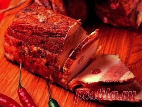 Сало соленое в луковой шелухе.