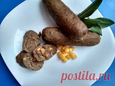 Готовлю из печени сосиски. Ново и вкусно - Пир во время езды Магазинные сосиски – это блюдо, которое на моей кухне не встретить, ведь домашние полуфабрикаты это всегда полезнее и вкуснее. Для приготовления сосисок можно использовать не только привычное куриное или говяжье филе, но и проводить эксперименты из субпродуктов или овощей. Например, открытием для меня стало уникальное сочетание куриной печени и консервированной кукурузы. Обычно эти продукты вместе …