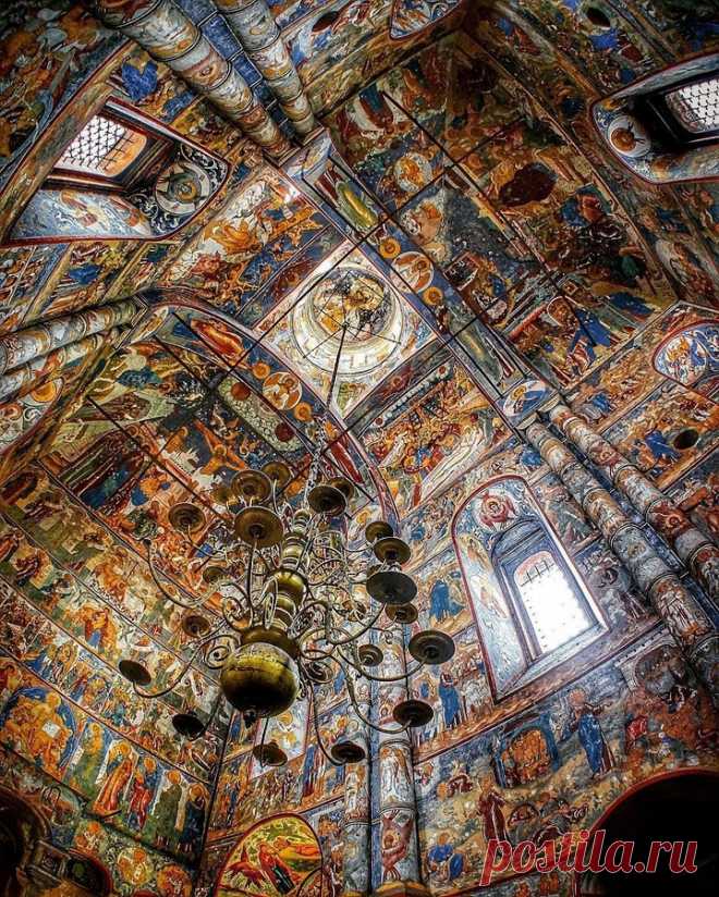 Фрески церкви Воскресения Христова в Ростовском кремле.
📷 Сергей Чекалов