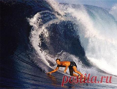 На шестом месте стоит сёрфинг, причём не обычный, а сёрфинг на большой волне — чем выше волна, тем непредсказуемей исход сражения человека с океаном… Может и проглотить