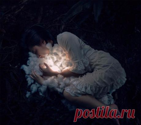 Всё проходит — воспоминания о словах любви, о поцелуях, о самых жарких объятиях; но никогда не забывается соприкосновение двух душ, которые встретились однажды и узнали друг друга в толпе бесчувственных марионеток.
Ромен Роллан
#relaxfm #RelaxЦитаты