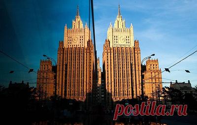 МИД РФ предостерег Вашингтон от введения новых санкций против россиян. Комитет по регламенту Палаты представителей Конгресса США ранее одобрил поправку к оборонному бюджету, которая рекомендует вашингтонской администрации рассмотреть возможность введения санкций в отношении 35 россиян