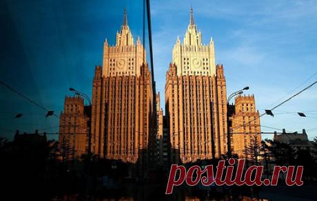 МИД РФ предостерег Вашингтон от введения новых санкций против россиян. Комитет по регламенту Палаты представителей Конгресса США ранее одобрил поправку к оборонному бюджету, которая рекомендует вашингтонской администрации рассмотреть возможность введения санкций в отношении 35 россиян