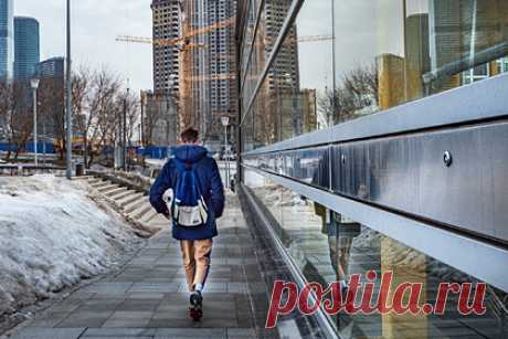 Мигрантам раскрыли способ легко снять жилье в Москве. Жителям без российского гражданства посоветовали предлагать собственникам оплату выше рынка, чтобы легко снять квартиру в Москве. Ради дополнительных средств владельцы жилья часто готовы отказаться от многих предрассудков. Аналогичный совет эксперты дали и семьям с маленькими детьми и животными.