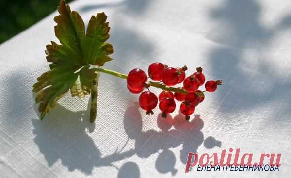 Красная смородинка из эпоксидки и пластики