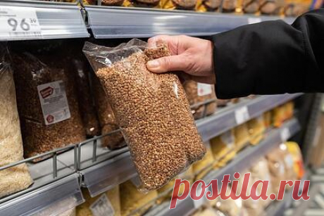 В России появилась новая сеть магазинов для бедных. Московская торговая сеть «Авоська» запустила бренд магазинов-дискаунтеров «Продскладъ». Первая точка под этим брендом уже открылась на Мичуринском проспекте в Москве, еще два магазина появились в Подмосковье. Формат дискаунтеров популярен среди все большего числа ритейлеров на фоне снижения доходов россиян.