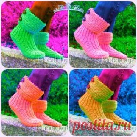 САПОЖКИ СПИЦАМИ
Размер: 35/37 - 38/39 - 40/42 
Метрический: 22-24-26 см 
Материалы: DROPS Непал Garnstudio 
100-150-150 г цвет №0517, средний серый 
100-150-150 г цвет № 0501, серый смесь. 
В клубке весом 50гр - 170 м пряжи. 
Спицы двухконцевые и прямые размер 6 мм - или размер, необходимый для получения стандартного образца 10 х 10 см вязанием по схеме 13 п. х 17 рядов чулочной вязкой в две нити. 
Пуговицы DROPS BUTTONS № 538: 4 шт 
См. таблицу цветов для: DROPS Непал 
Выполняется простой плато