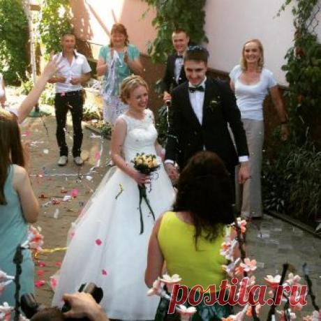 #Свадебное мероприятие в отеле только кажется дорогим удовольствием. Отелям приходится находится в жесткой конкуренции с ресторанами для того, чтоб заманить к себе #новобрачных и сдать #банкетныйзал, который не пользуется постоянным спросом. Для этого отели идут на различного рода ухищрения, только бы поймать брачующихся.