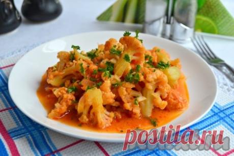 Цветная капуста, тушеная в мультиварке - 7 пошаговых фото в рецепте Цветная капуста, тушеная в мультиварке, - очень вкусное и простое блюдо, которое прекрасно разнообразит повседневное меню. Цветная капуста, приготовленная по этому рецепту, станет и прекрасным самостоятельным блюдом, и отличным дополнением к мясу, рыбе, рассыпчатым кашам и так далее. Попробуйте, ...