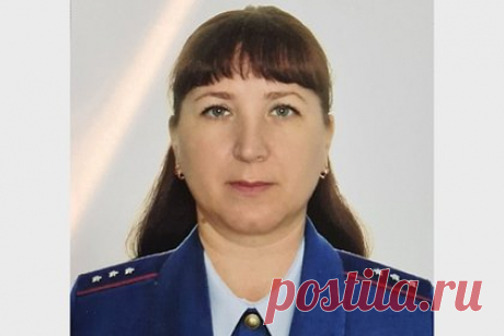 Сотрудница колонии нашла замерзающую россиянку и на себе вынесла ее из леса. На Урале младший инспектор 1-й категории отдела охраны ИК-24 Елена Яковлева спасла от обморожения и гибели женщину. Ранним утром 30 ноября сотрудница тавдинской колонии шла на работу и услышала крики из леса, прилегающего к железной дороге поселка Азанка. Тогда женщина позвонила мужу и начала искать кричавшую.