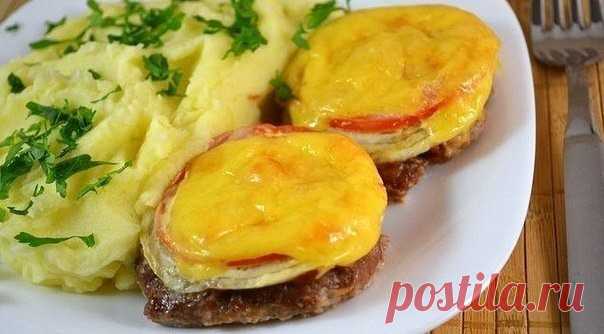 Котлеты в духовке с овощами и сыром