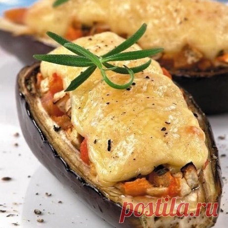 БАКЛАЖАНЫ С КУРИЦЕЙ ПОД СЫРОМ