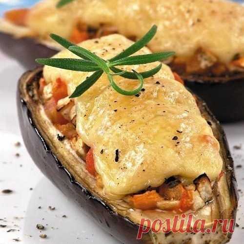 БАКЛАЖАНЫ С КУРИЦЕЙ ПОД СЫРОМ