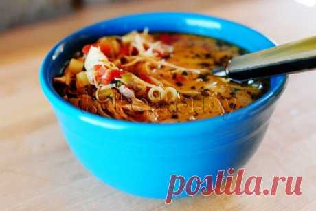 Куриный суп с лапшой
Куриный суп с лапшой очень полезен, особенно для детей, поэтому существует так много вариантов его приготовления. Этот способ подсказали нам итальянцы. Отличный рецепт первого блюда для заботливой хозяйки.