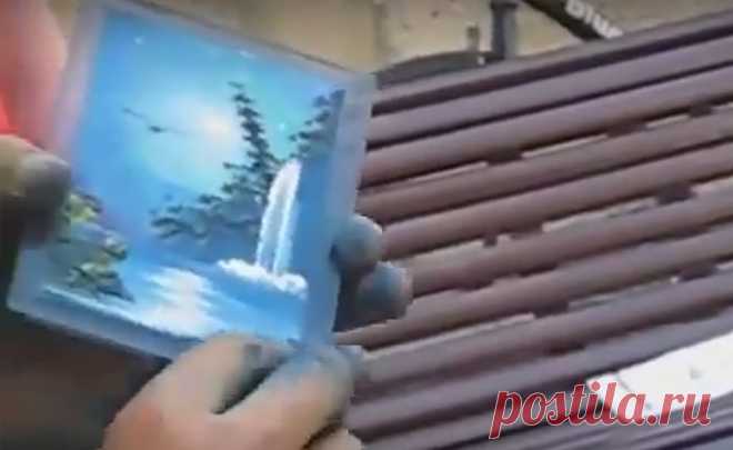 Уличный художник за три минуты пишет пальцами на стекле реалистичные пейзажи
