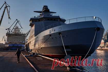 Российский транспортный корабль сможет нести «Калибры». Транспортный рефрижератор двойного назначения типа «Иван Папанин» сможет нести ракетное вооружение. Элементы комплекса «Калибр-К» размещают в стандартных грузовых контейнерах, а для их разгрузки потребуются судовые краны. «Иван Папанин» сможет выполнять функции экспедиционного судна на Северном морском пути.