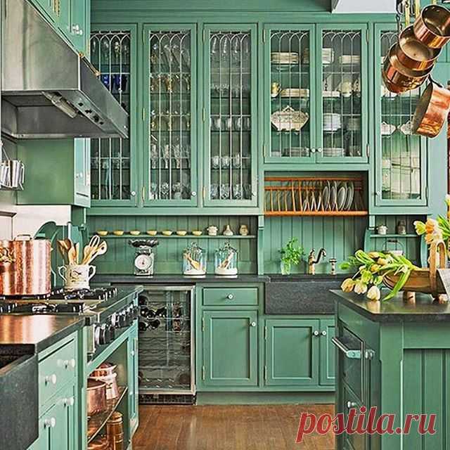 .
In other news... 🙄
.
.
Posh is perusing new kitchens. Love these copper pans... .
Yes or no to the green? 🤔 .
.
.
.
📸 from @onekingslane