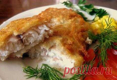 Рыба в картофельной корочке. 

= Филе тилапии (или другой белой рыбы, например, трески, пикшы и т.д.)   4 тушки
Яйца   2 штуки
Картофель   4-5 штук
Мука  2 ст. ложки
Растительное масло    для жарки
Соль   по вкусу