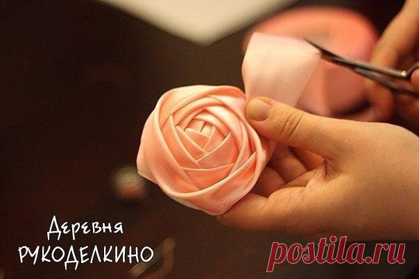 Цветы из ленты.